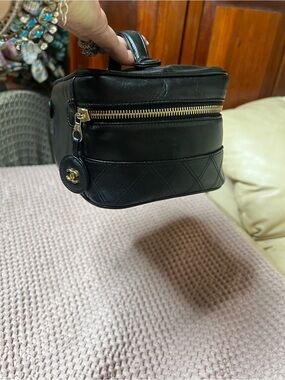 CHANEL AUTHENTIC Black Leather Lambskin Vanity Cosmetic Case BAG Vintage Series1